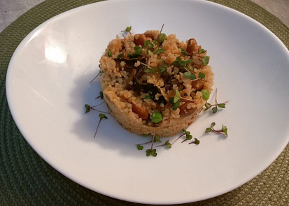 Bulgur s houbami, fazolemi a hráškem