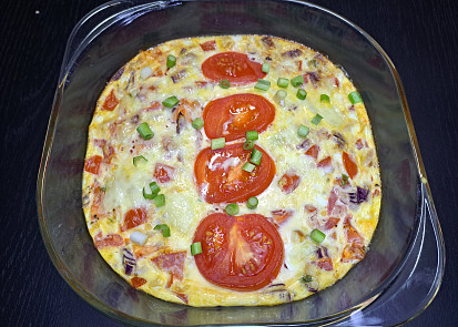 Rychlá večeře z vajec a cottage z jednoho pekáčku