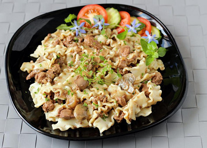 Rychlé nudle s kuřecími játry