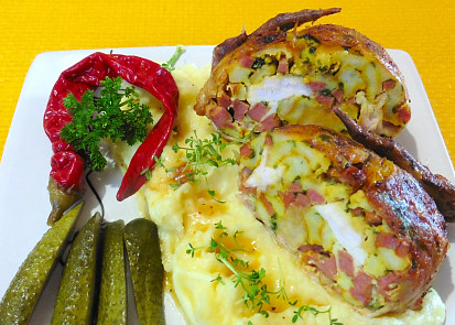 Pečená kuřecí kůže s nádivkou a masem z horkovzdušné fritézy