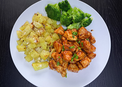 Barbeque kuře s parmazánovými bramborami