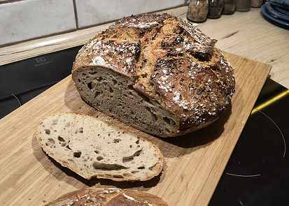 Domácí chléb ze sušeného droždí