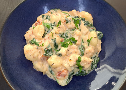 Rychle gnocchi s kuřecím masem a špenátem