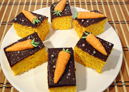 Mrkvové řezy s marcipánem