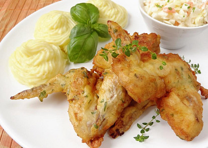 Kuřecí křídla v bylinkovém těstíčku