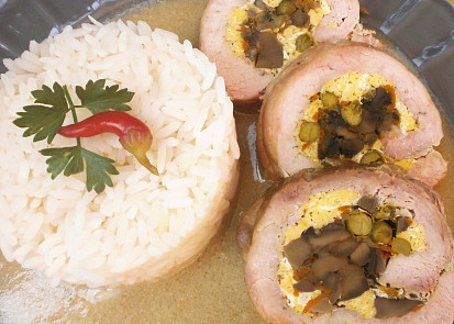 Vepřová roláda s houbami a vajíčkem