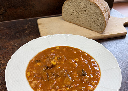 Rychlý fazolový guláš s uzeným masem