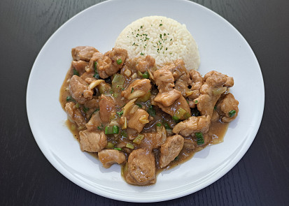 Vepřová panenka s omáčkou s jarními cibulkami