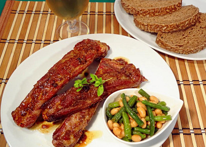 Pikantní pečená vepřová žebírka