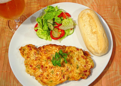 Vepřový plátek v sýrovém těstíčku se šunkou