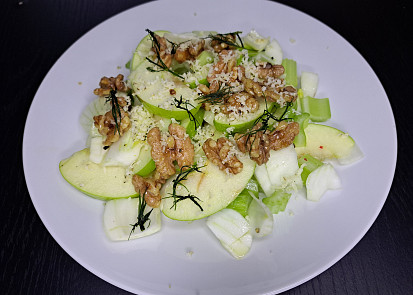 Jablečný salát s fenyklem a celerem