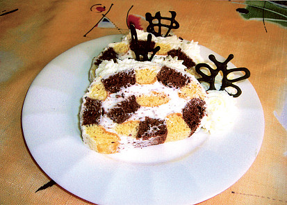 Pruhovaná roláda se smetanovým krémem