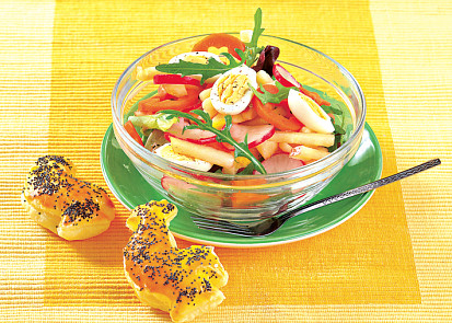 Jarní salát s křepelčími vejci