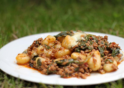 Zapečené noky s mletým masem a listovým špenátem