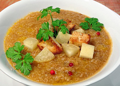 Chlebová polévka s pivem a tvarůžky