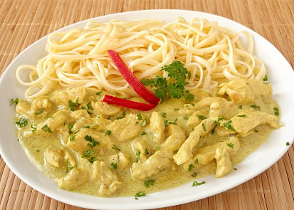 Kuřecí nudličky na kari s nivou