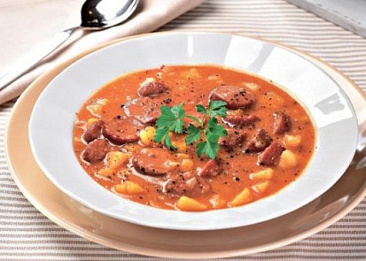 Buřtguláš se špetkou chilli