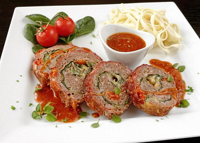 Italská sekaná se špenátem a sušenými rajčaty
