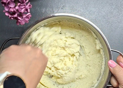 Krupicové noky s rebarborovou omáčkou