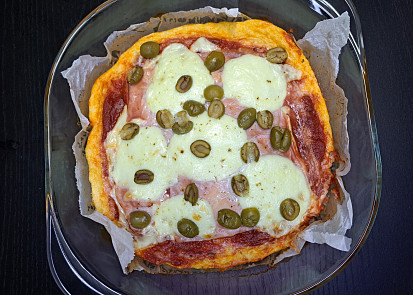 Rychlá pizza z cottage těsta