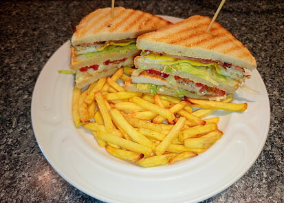 Club Sandwich s hranolkami