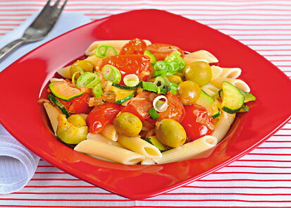 Penne s cuketou a olivami