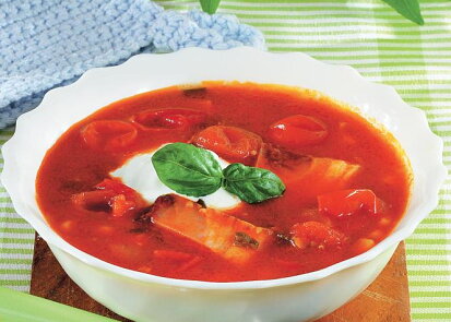 Rajčatová polévka se slaninou a bazalkou