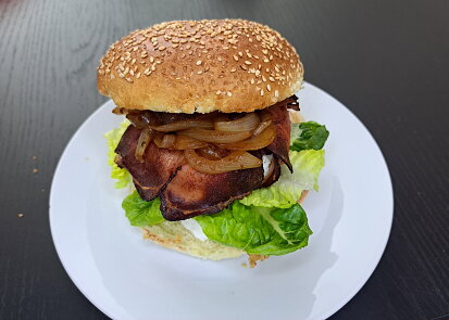 Hamburger s rozpečeným hermelínem