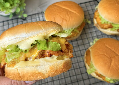 Burger s křupavým kuřecím masem