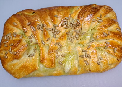 Listová kapsa s pestem, rajčetem a mozzarellou