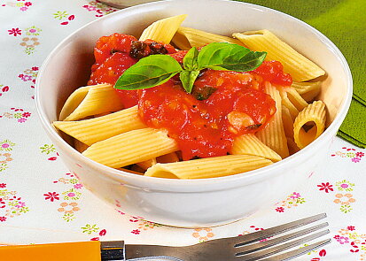 Penne s rajčatovo-bazalkovou omáčkou
