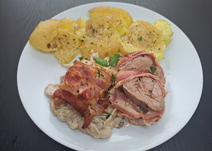 Panenka ve slanině s žampionovou omáčkou