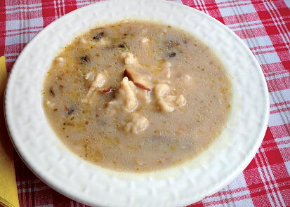Houbová polévka s nočky
